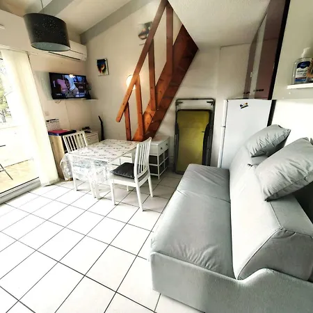 T2 Mezzanine Avec Climatisation, Piscine Et Parking Proche - Fr-1-607-119 * Agde