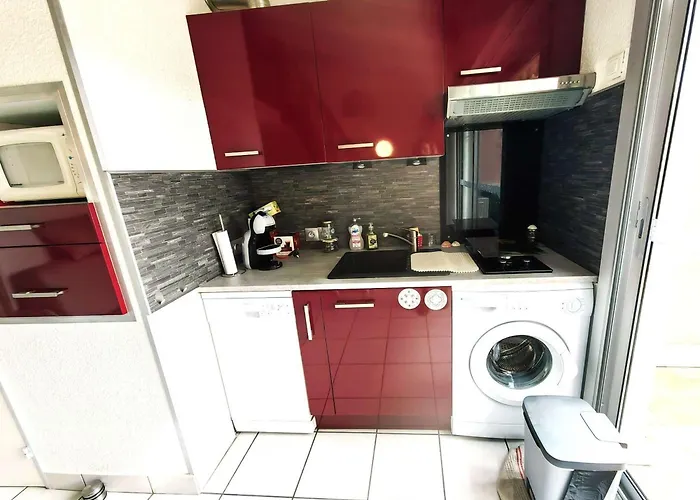 T2 Climatisé Avec Mezzanine, Piscine Et Parking, Proche - - Fr-1-607-119 *