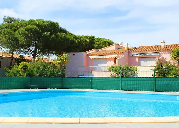 T2 Climatisé Avec Mezzanine, Piscine Et Parking, Proche - - Fr-1-607-119 *